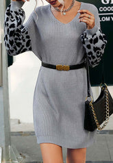 Zweifarbiges Pulloverkleid mit Leopardenmuster